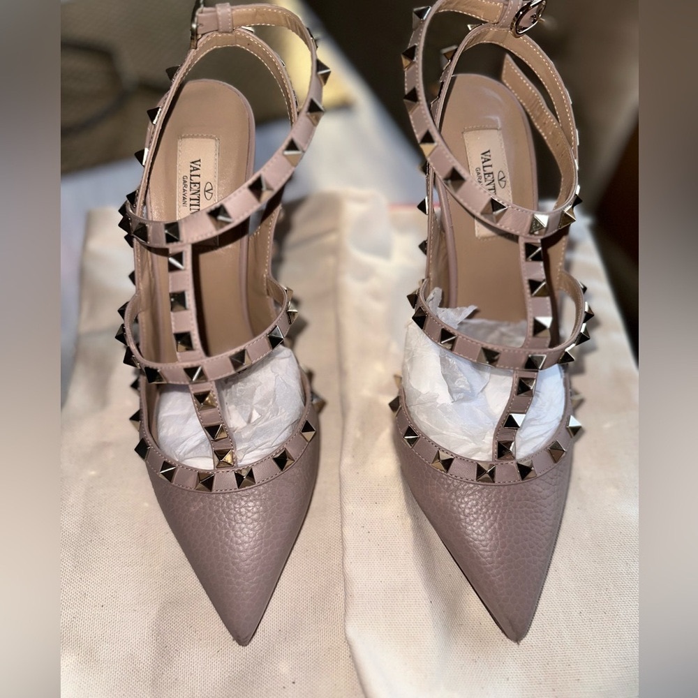 VALENTINO GARAVANI Rockstud Nude Heels